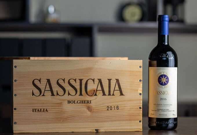 Три бутылки элитного коллекционного вина Sassicaia на 420 тысяч похитили у москвича, не дав ему расслабиться после работы